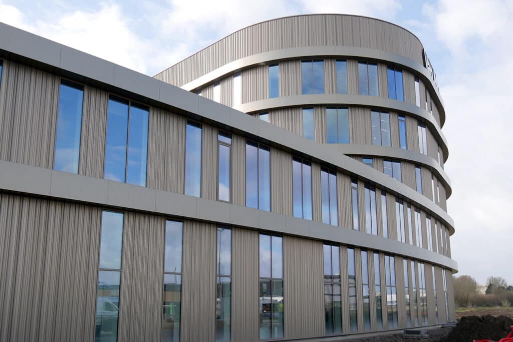 Nieuwbouw autogigant: Nu al een iconisch gebouw