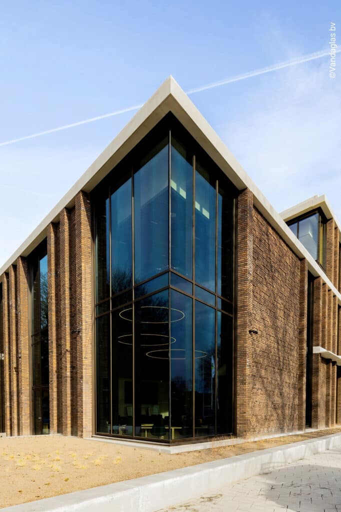 Gevel gemeentehuis Rheden: transparant én energie-efficiënt 2