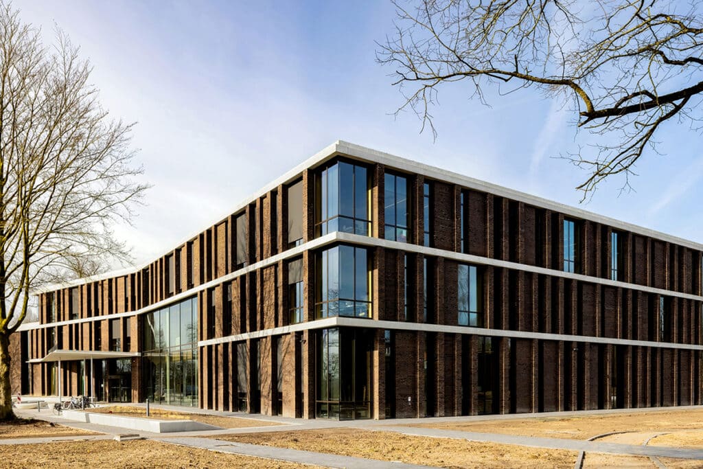 Gevel gemeentehuis Rheden: transparant én energie-efficiënt 1