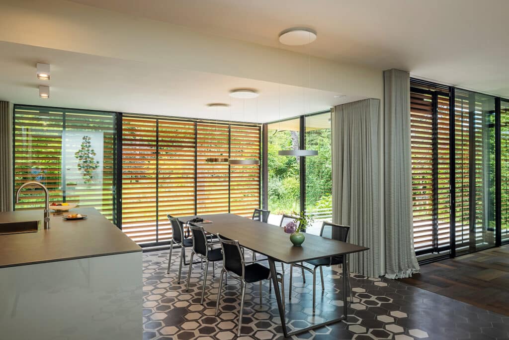 Zonwering en klimaatadaptatie: noodzaak in een opwarmend Nederland