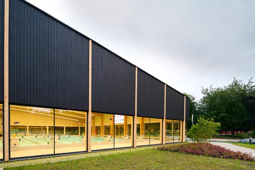 Doordachte keuze van aluminium raam- en deursystemen voor nieuw zwemparadijs 1