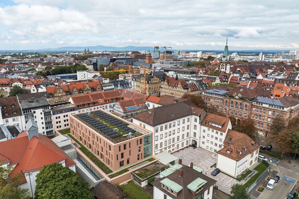Architectonische verfijning met buitenjaloezieën