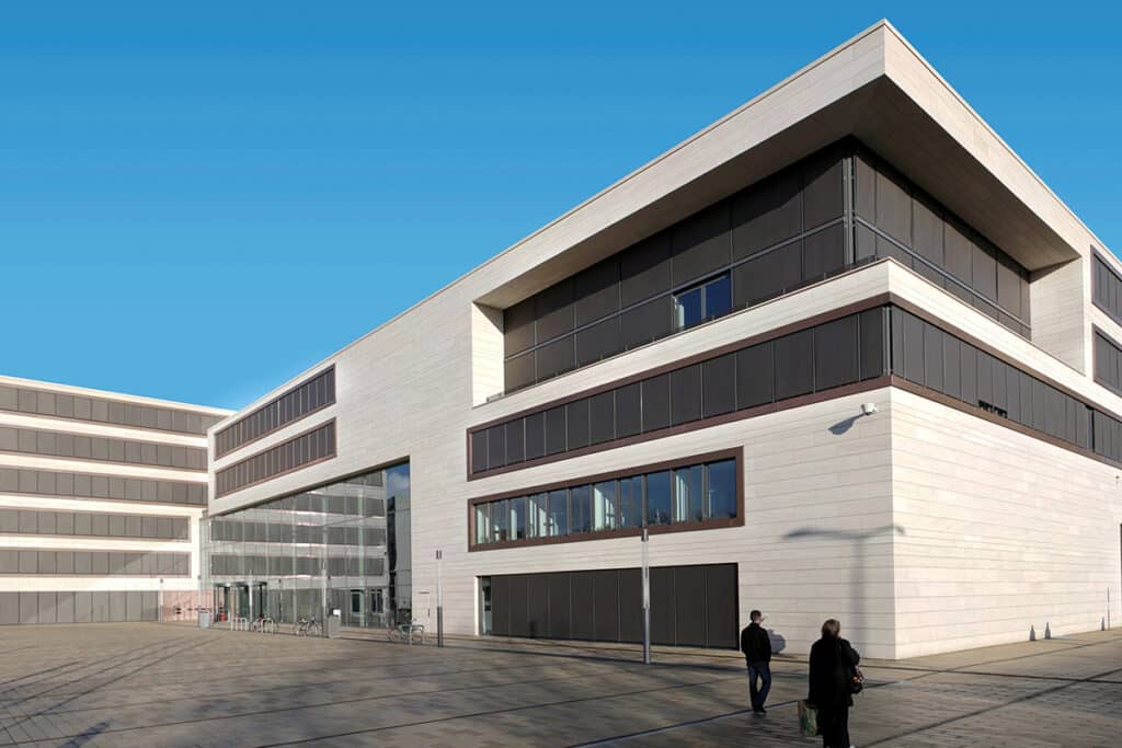 Gevelzonwering is als een slimme huid die meedenkt 2