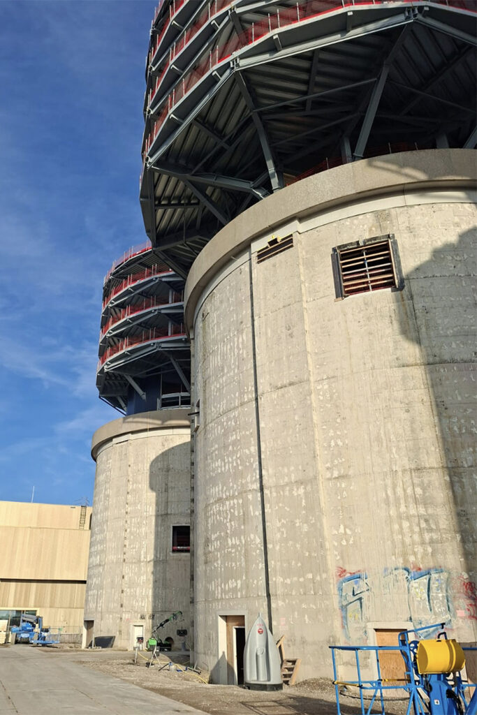 Leebo monteert gevels van De Silo’s op Zeeburgereiland 2