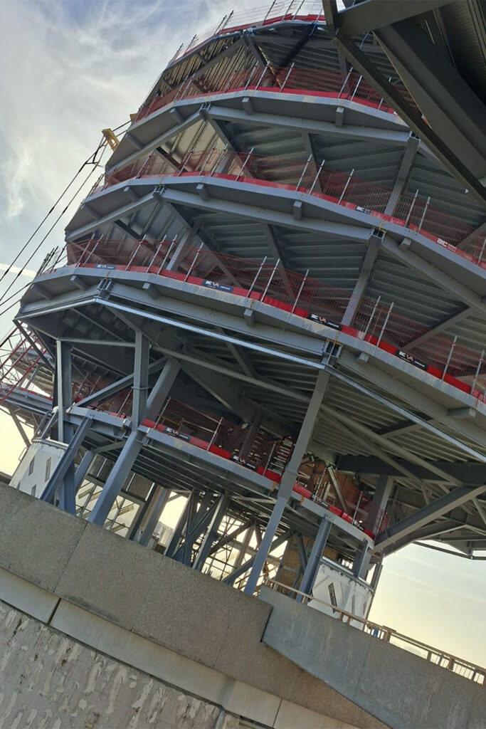 Leebo monteert gevels van De Silo’s op Zeeburgereiland 1