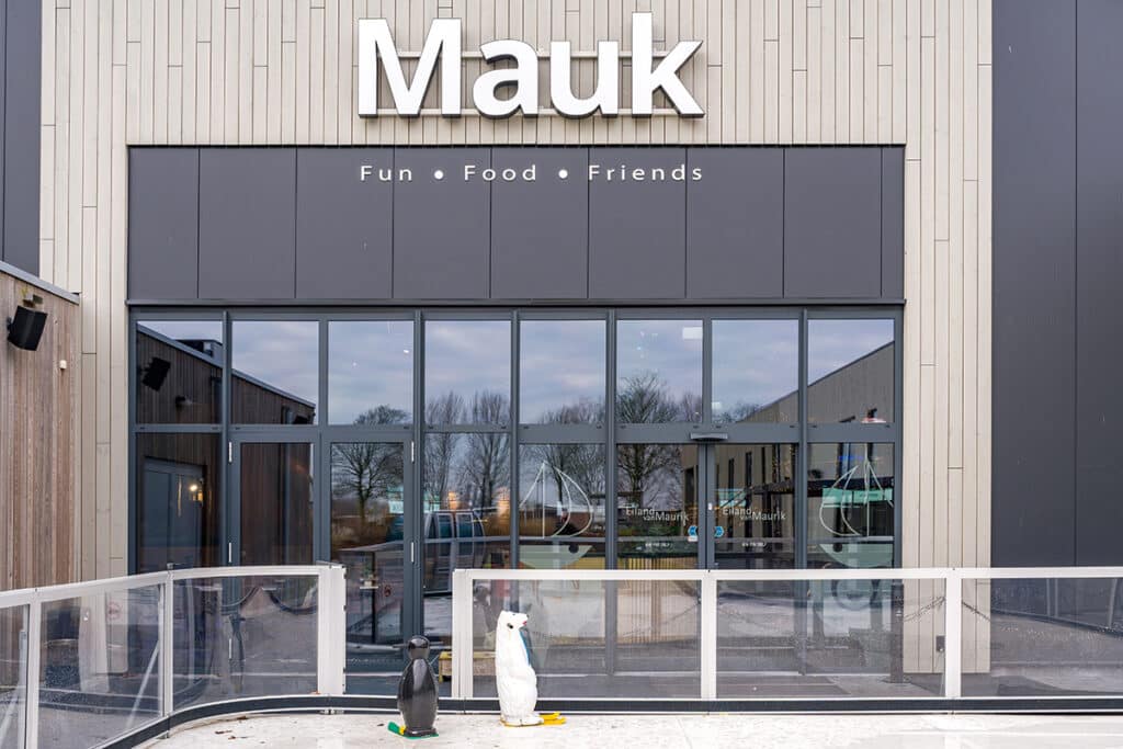 Moderne aluminium gevelsystemen voor kloppend hart vakantiepark 3