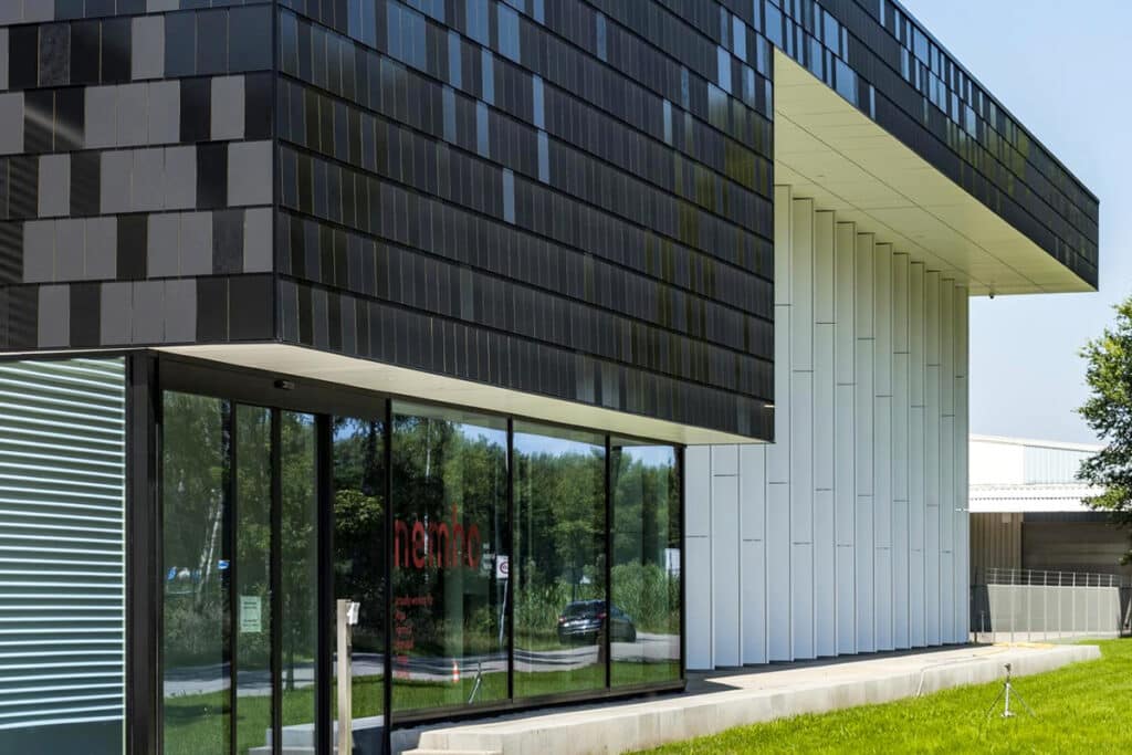 Een gevel die beweegt met het licht 1