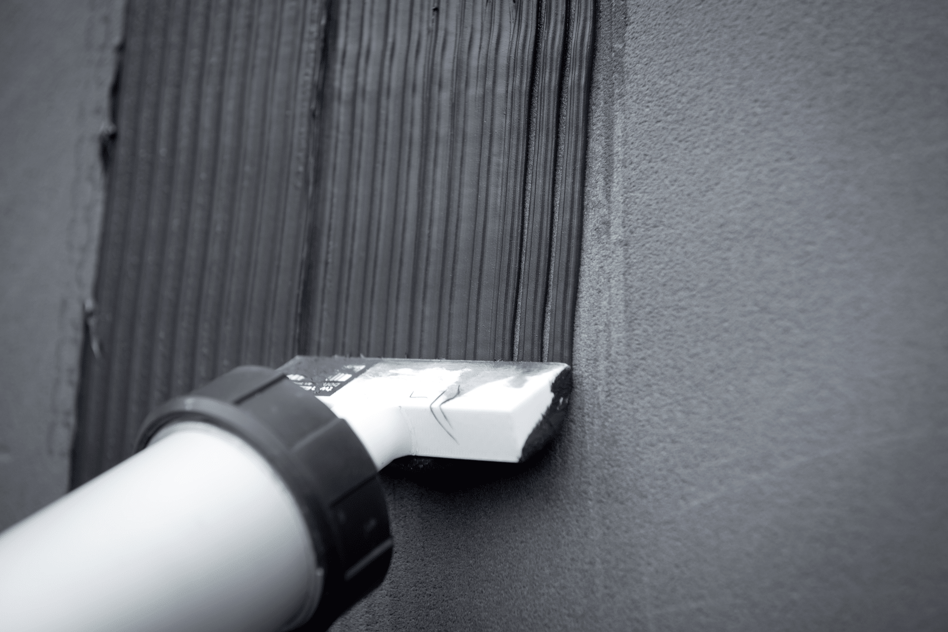 Een beproefd systeem voor gevelplaat- en steenstripverlijming. 3