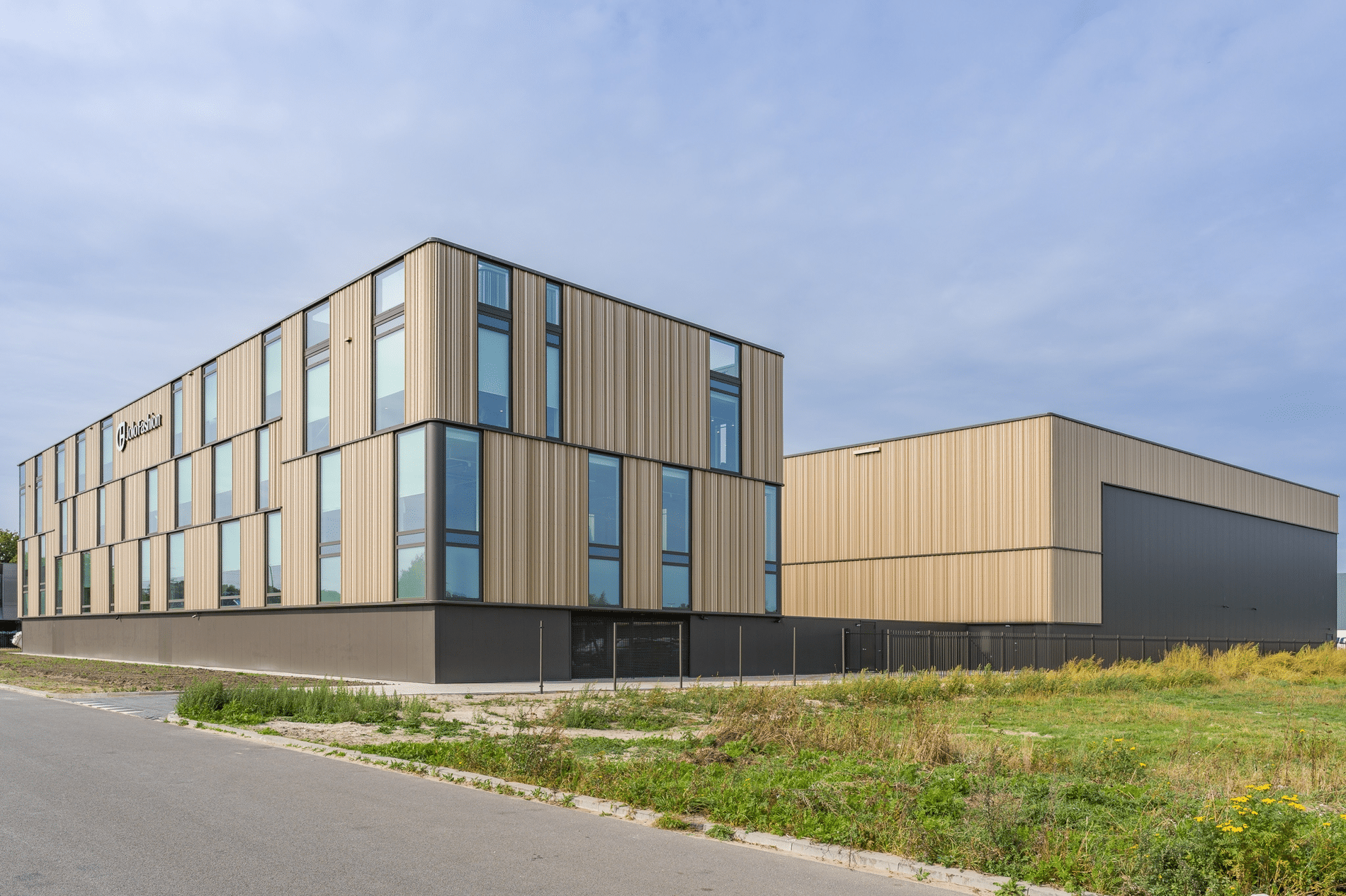 De gevel van Jolo Fashion Group verandert continu, zonder af te leiden 2