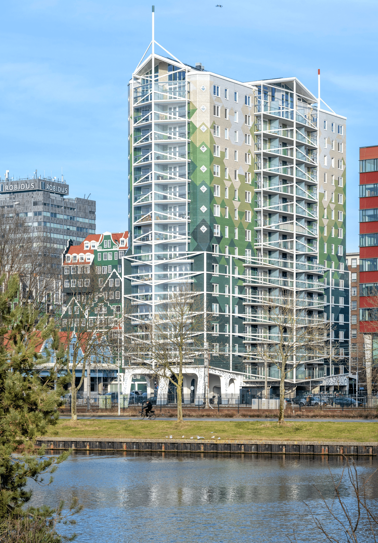 Akoestische balkonbeglazing ondersteunt ‘melkmeisje-ontwerp’ 5